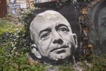 Jeff Bezos anuncia que Amazon está redactando sus propias leyes sobre reconocimiento facial que presentará después a los políticos