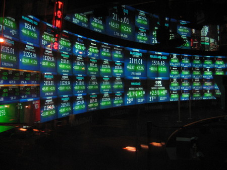 La inteligencia artificial sale a la caza de los lobos de Wall Street: el NASDAQ la usa para detectar fraudes bursátiles