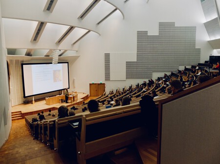 Los estudiantes ya no copian, usan ChatGPT: las universidades comienzan a vigilar el uso de la inteligencia artificial