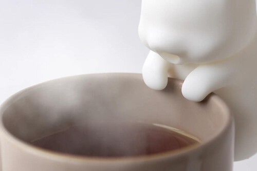 Ya no hace falta que soples si tu café está demasiado caliente. Este pequeño "robot" mascota lo hace por ti
