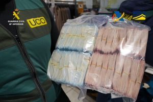 La Guardia Civil desarticula una red de blanqueo que movía tres millones de euros semanales en criptomonedas
